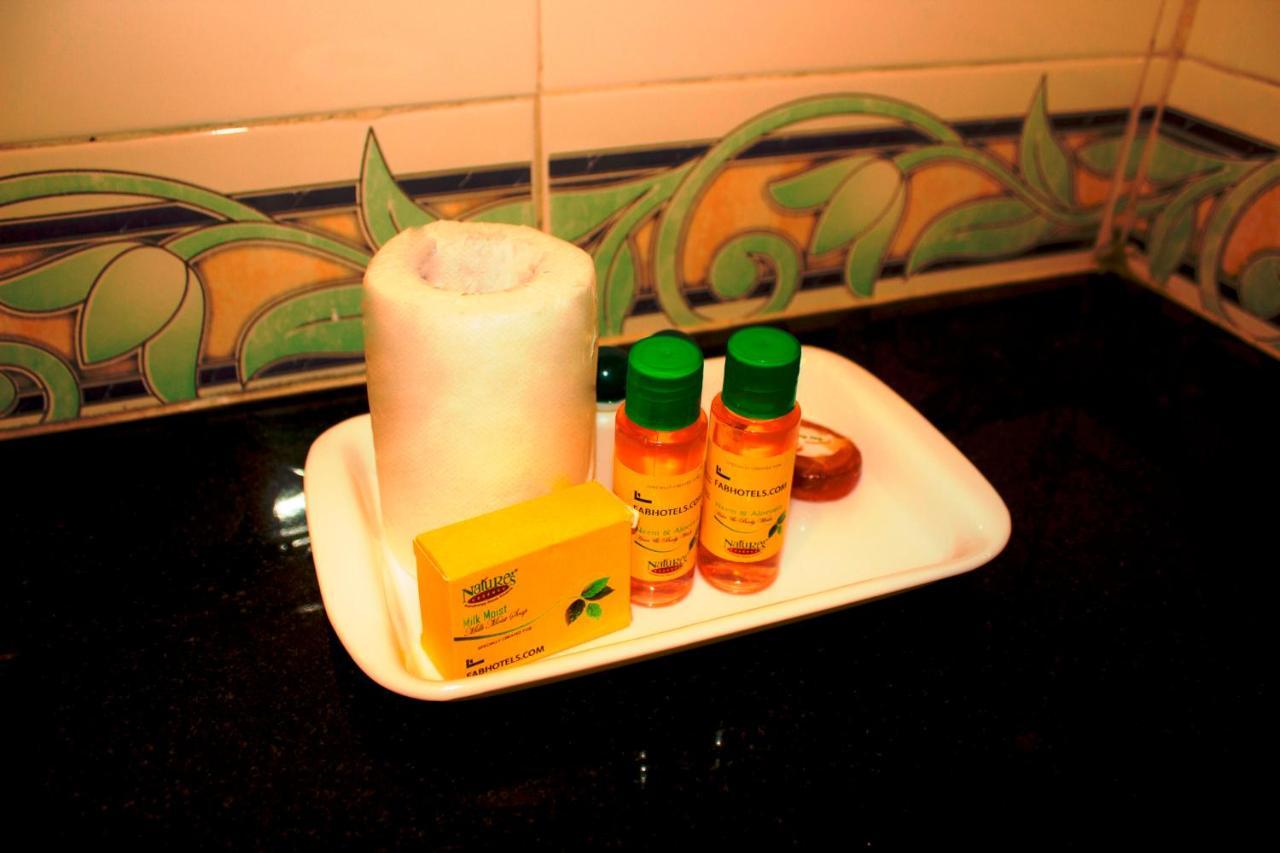 Fabhotel Ranjanas - Nr Phoenix Mall Of The Millennium Wakad 外观 照片